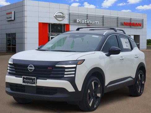 New 2026 Nissan Kicks SR FWD image 2
