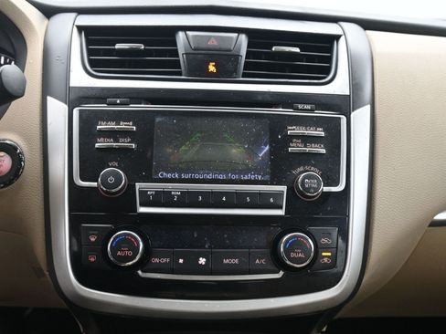 Used 2018 Nissan Altima 2.5 SV image 13