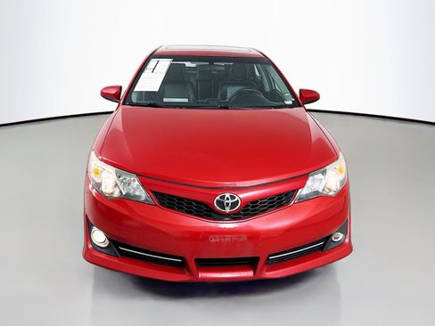 Used 2012 Toyota Camry SE FWD image 2