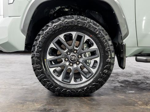 Used 2026 Toyota Tundra Limited AWD/4WD image 9