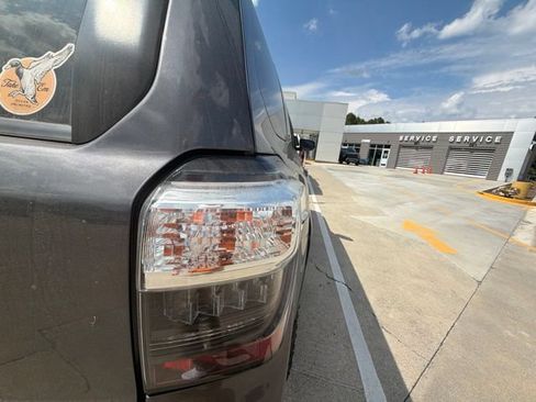 Used 2020 Toyota 4Runner SR5 AWD/4WD image 23