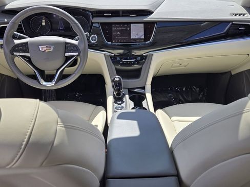 Used 2024 Cadillac XT6 Premium Luxury w/ Technology Package image 12