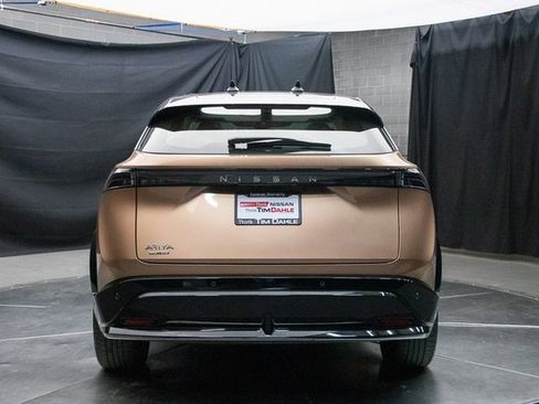 Used 2023 Nissan Ariya FWD image 11