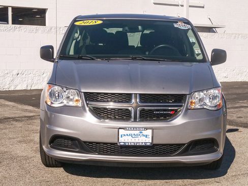 Used 2018 Dodge Grand Caravan SE w/ UConnect Hands-Free Group image 2