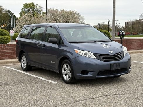 Used 2017 Toyota Sienna L FWD image 8