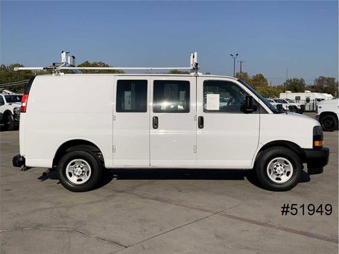 Used 2018 Chevrolet Express 2500 w/ Driver Convenience Package image 5
