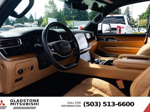 Used 2022 Jeep Grand Wagoneer Series III w/ Rear Seat Video Group 1 AWD/4WD image 23