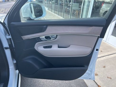 Used 2025 Volvo XC90 B5 Plus image 14