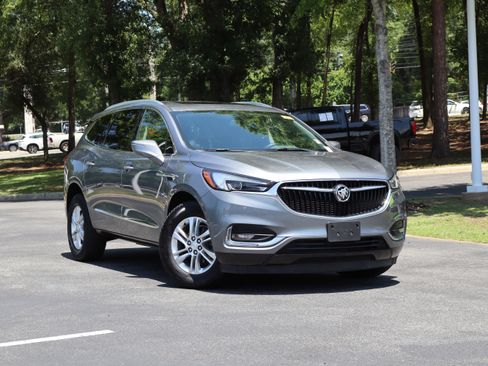 Used 2021 Buick Enclave Essence w/ Sound and Sites Package AWD/4WD image 2