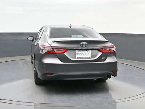 Used 2022 Toyota Camry LE image 8