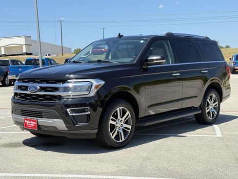 Used 2024 Ford Expedition Limited RWD image 3