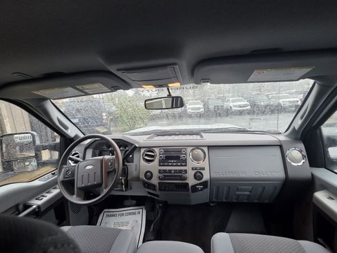 Used 2015 Ford F250 XLT w/ XLT Premium Package AWD/4WD image 13