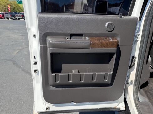 Used 2016 Ford F250 Platinum w/ Platinum Package image 17