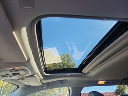 Used 2024 Toyota Sienna XLE image 25