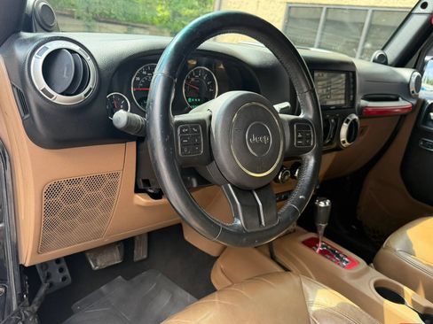 Used 2013 Jeep Wrangler Unlimited Sahara w/ Mopar Chrome Edition Group AWD/4WD image 21