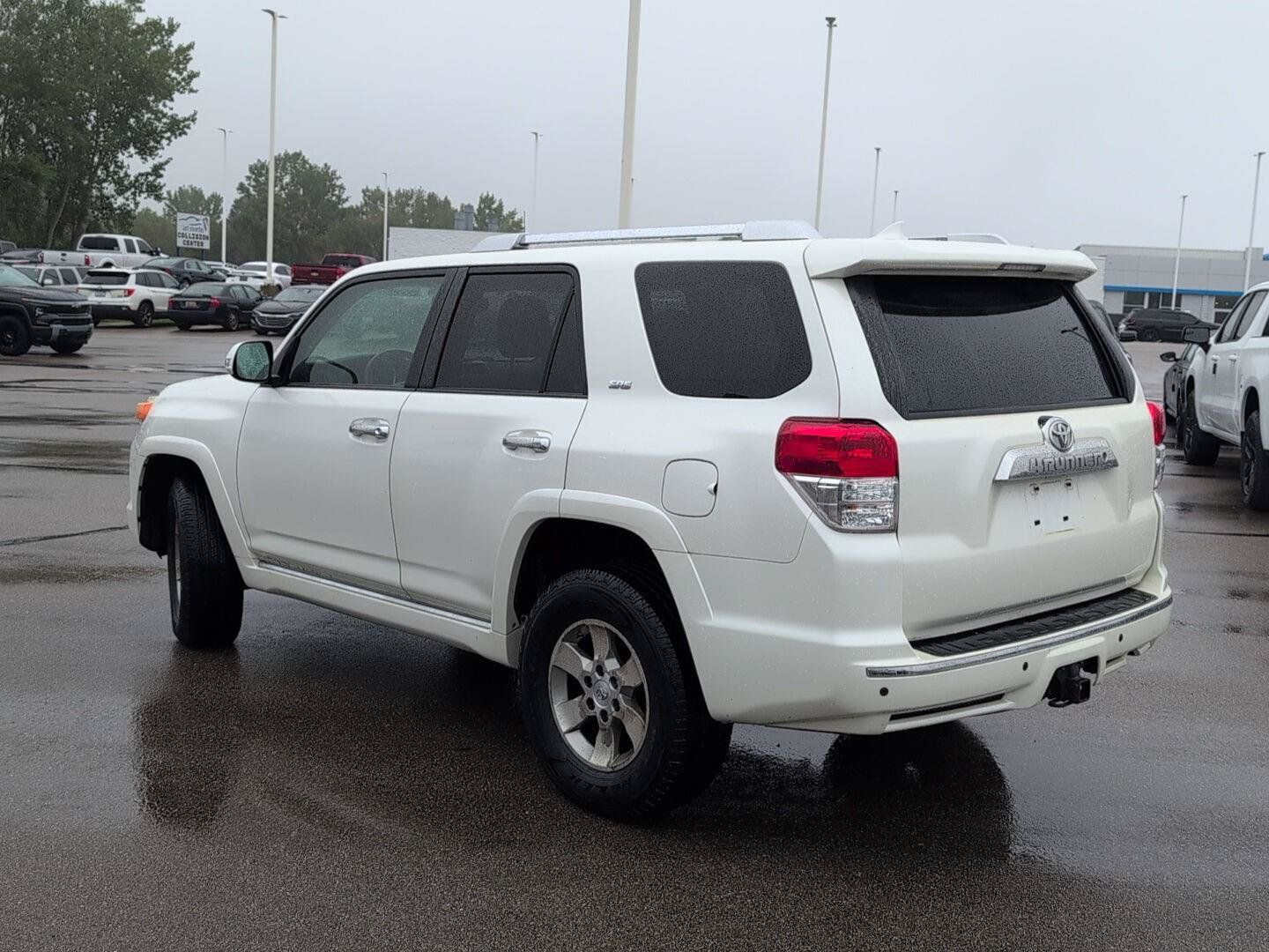 Used 2011 Toyota 4Runner SR5 w/ Premium Pkg w/Leather AWD/4WD image 3
