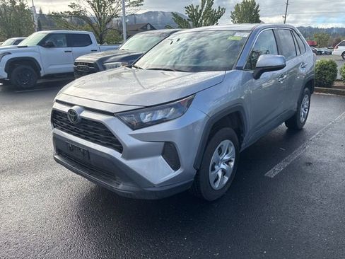 Used 2022 Toyota RAV4 LE image 4