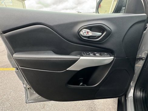 Used 2022 Jeep Cherokee Latitude image 23