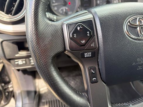 Used 2017 Toyota Tacoma TRD Off-Road w/ Tow Package (A/T) image 24