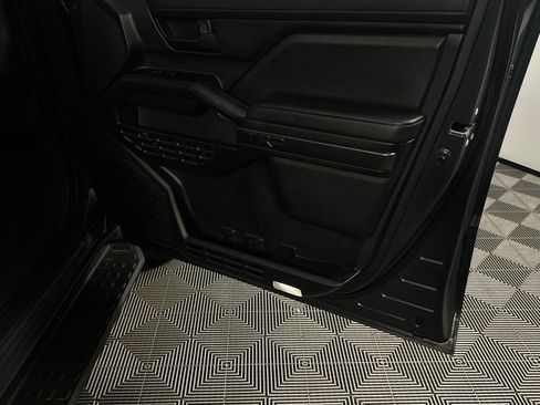 Used 2025 Toyota 4Runner TRD Off-Road image 30