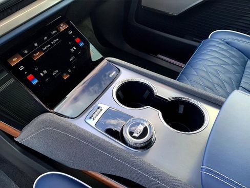 New 2026 Cadillac Vistiq Premium Luxury image 10