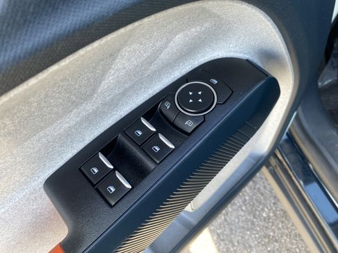 Used 2022 Ford Maverick XLT image 18