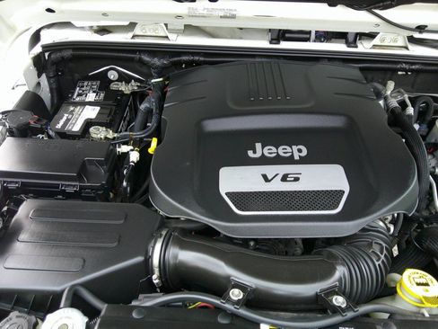 Used 2018 Jeep Wrangler Unlimited Sahara AWD/4WD image 43