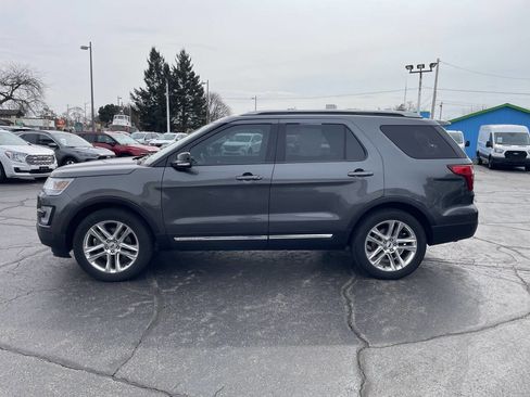 Used 2017 Ford Explorer XLT w/ Equipment Group 202A image 11