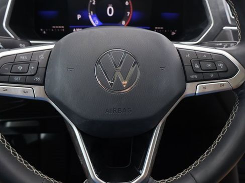 Certified 2022 Volkswagen Tiguan SE w/ Panoramic Sunroof Package image 19