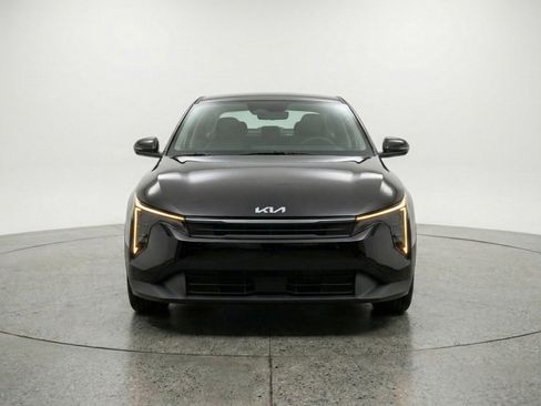 Used 2025 Kia K4 LXS image 2
