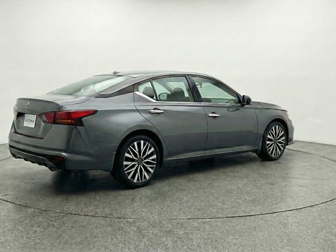 Used 2025 Nissan Altima 2.5 SV image 6