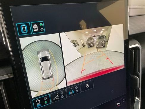 Used 2025 GMC Acadia Elevation w/ Elevation Premium Package image 12