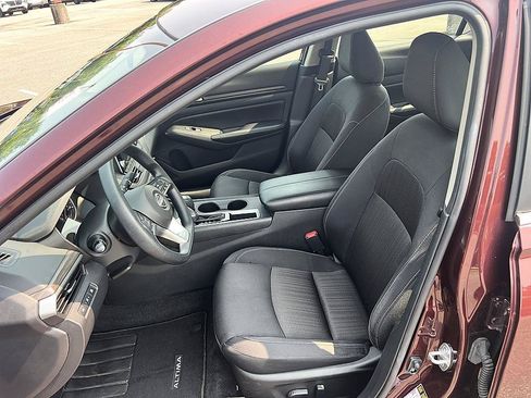 Certified 2025 Nissan Altima 2.5 SV FWD image 13