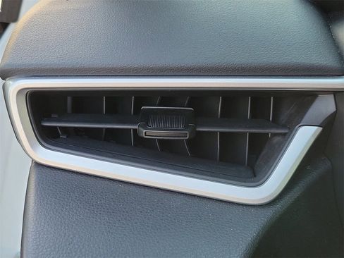 Used 2025 Toyota Corolla LE image 30