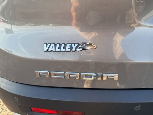 Used 2019 GMC Acadia SLT image 13