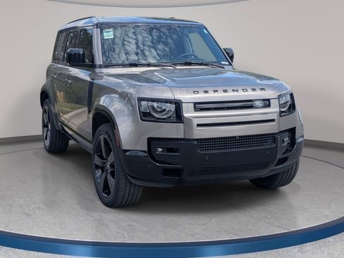 Certified 2024 Land Rover Defender 110 X-Dynamic SE AWD/4WD image 3