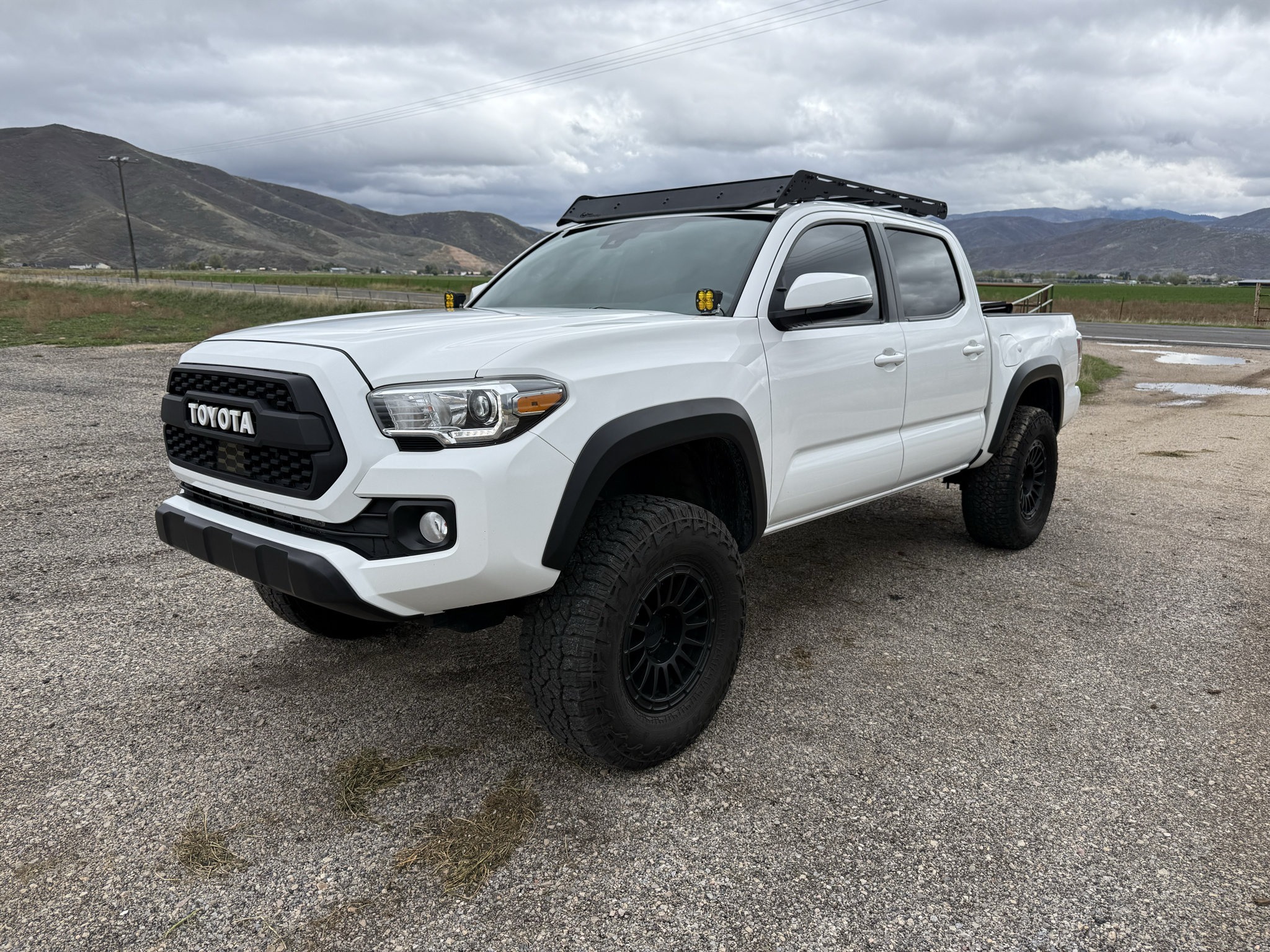 Used 2021 Toyota Tacoma TRD Off-Road w/ Technology Package AWD/4WD image 3