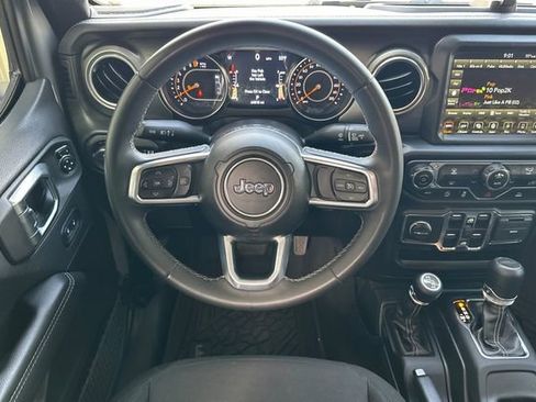 Used 2023 Jeep Gladiator Overland image 17