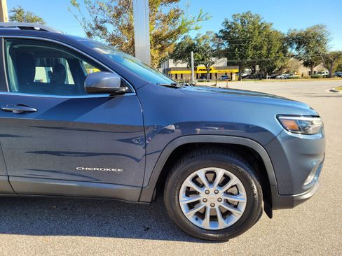 Used 2019 Jeep Cherokee Latitude w/ Popular Appearance Group image 18