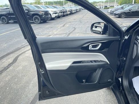 Used 2023 Jeep Compass Limited w/ Sun and Sound Group AWD/4WD image 22