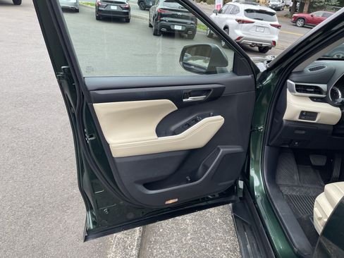 Certified 2025 Toyota Highlander XLE AWD/4WD image 16