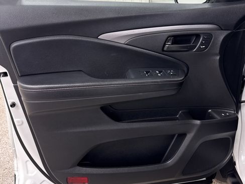 Used 2022 Honda Passport TrailSport image 3