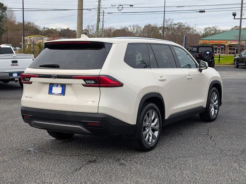 Used 2024 Toyota Grand Highlander Limited image 9