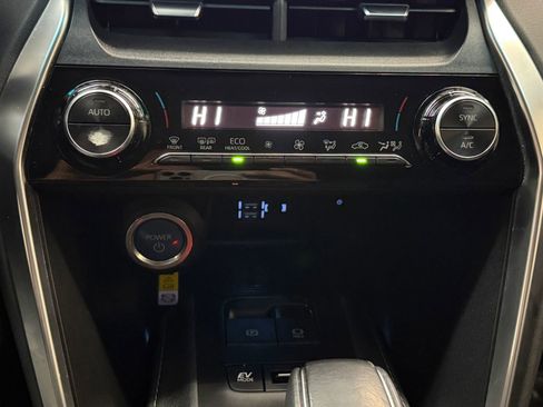 Used 2021 Toyota Venza LE image 36