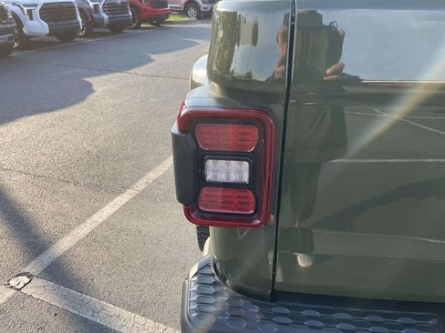 Used 2022 Jeep Gladiator Rubicon w/ LED Lighting Group image 20