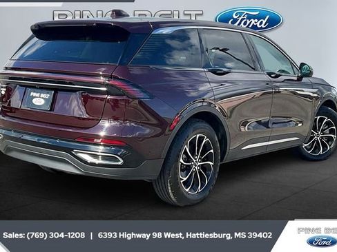 Used 2024 Lincoln Nautilus Premier image 11