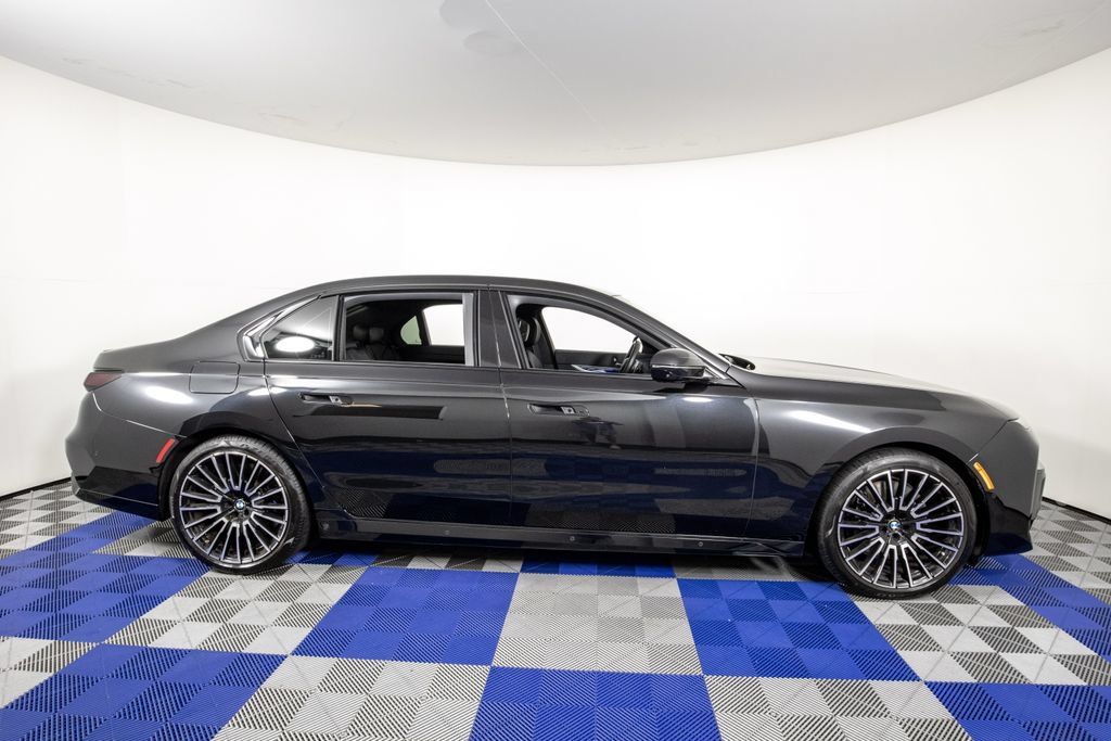 Used 2025 BMW 760i xDrive w/ Executive Package AWD/4WD image 4