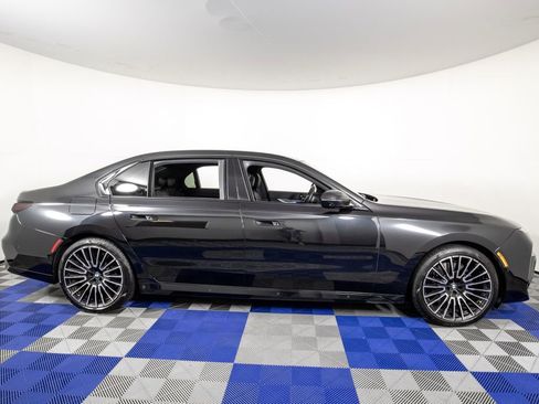 Used 2025 BMW 760i xDrive w/ Executive Package AWD/4WD image 4