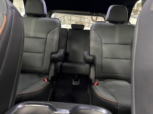 Used 2025 GMC Acadia AT4 w/ LPO, All-Weather Package AWD/4WD image 25