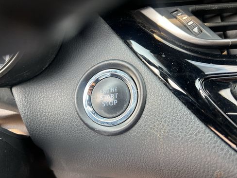 Used 2021 Toyota C-HR XLE FWD image 19